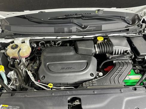 Certified 2021 Chrysler Pacifica Touring w/ Cold Weather Group AWD/4WD image 37