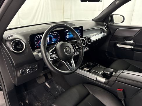 Used 2022 Mercedes-Benz GLB 250 image 4