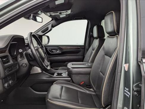 Used 2023 Chevrolet Suburban Premier image 13