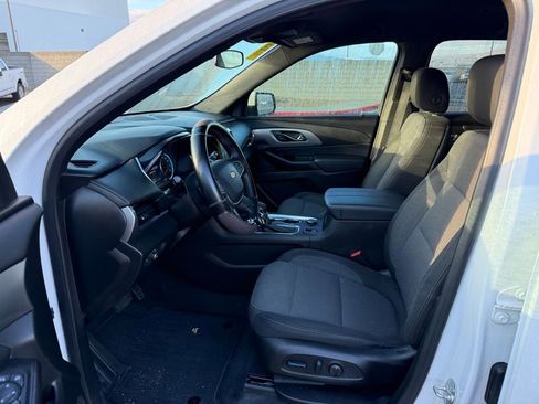 Used 2023 Chevrolet Traverse LT image 9