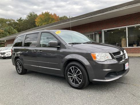 Used 2015 Dodge Grand Caravan SXT image 3