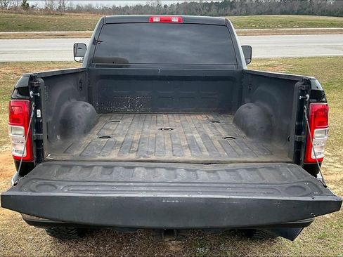 Used 2022 RAM 3500 Tradesman w/ Chrome Appearance Group AWD/4WD image 17