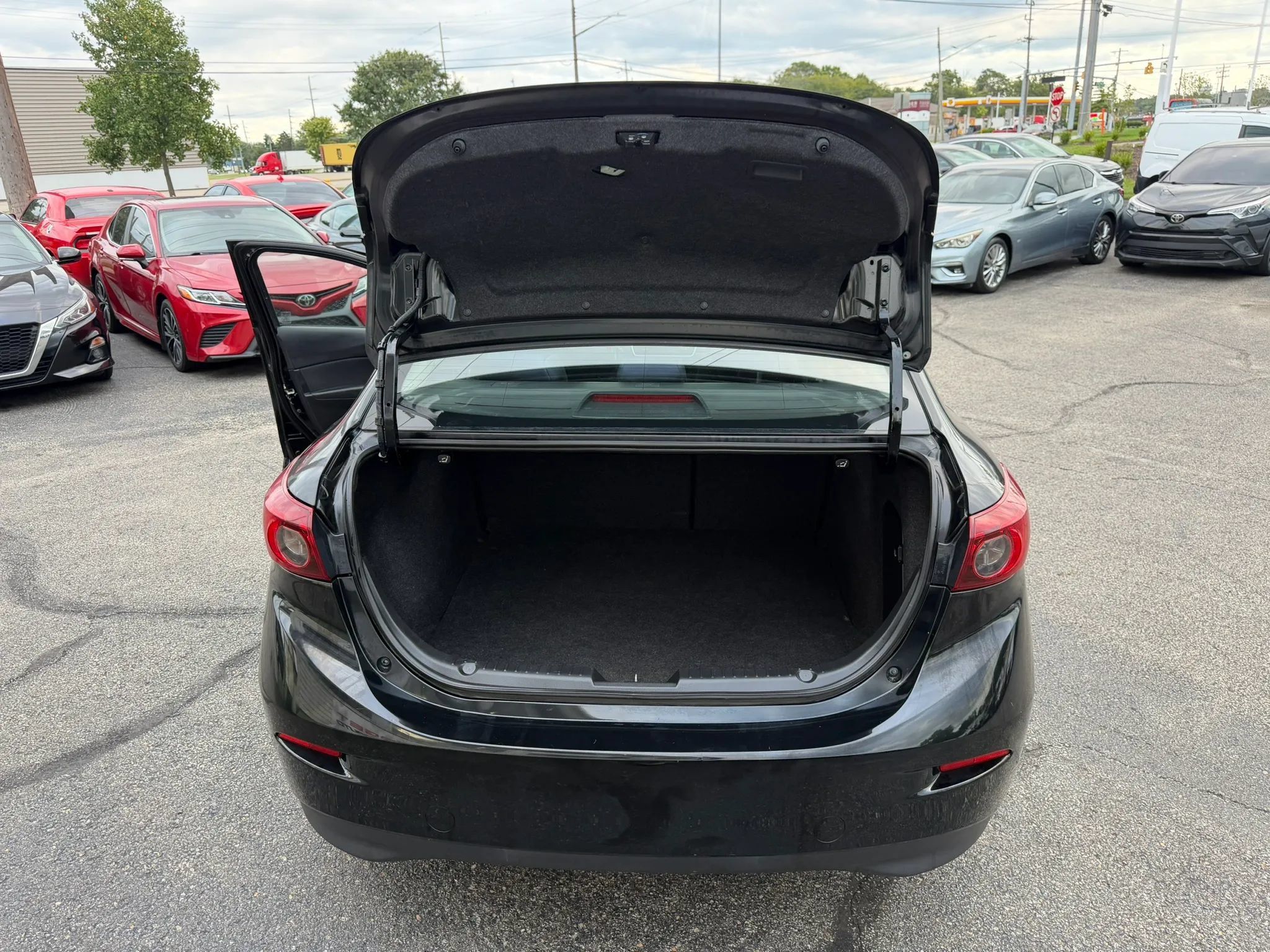 Used 2014 MAZDA MAZDA3 i Touring w/ Moonroof Package 1 FWD image 33