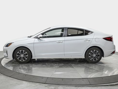 Used 2020 Hyundai Elantra SE FWD image 2