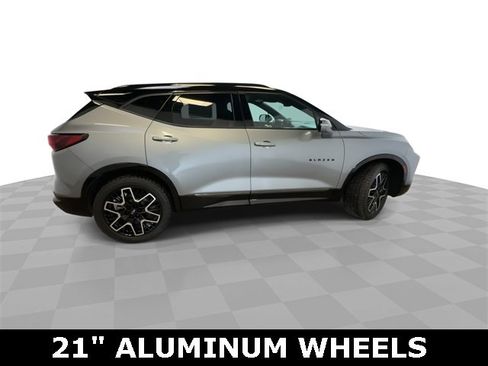 Certified 2024 Chevrolet Blazer RS w/ Driver Confidence II Package image 9