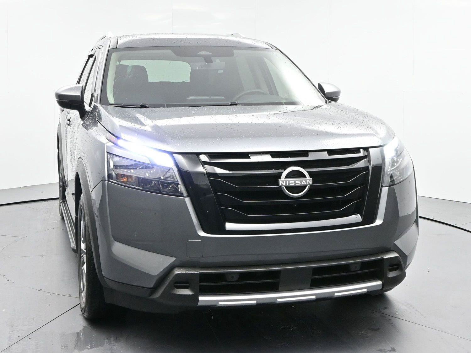 Used 2025 Nissan Pathfinder SL w/ SL Premium Package FWD image 2