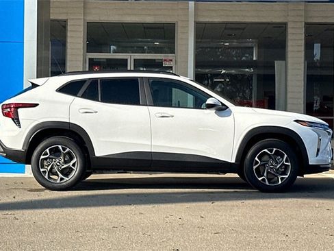 New 2026 Chevrolet Trax LT w/ Driver Confidence Package image 4