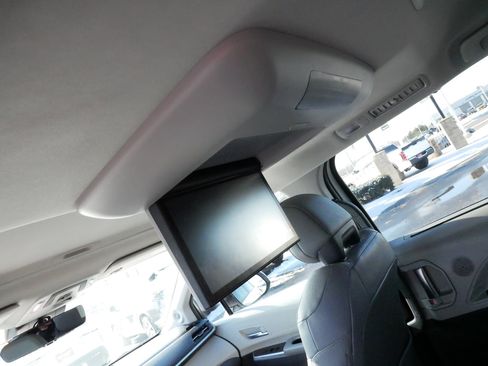 Certified 2024 Toyota Sienna Limited image 33