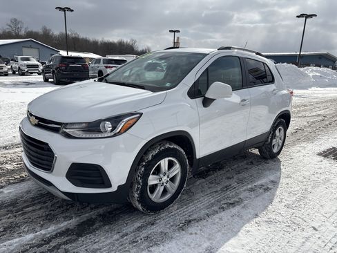 Used 2022 Chevrolet Trax LT w/ LT Convenience Package image 8