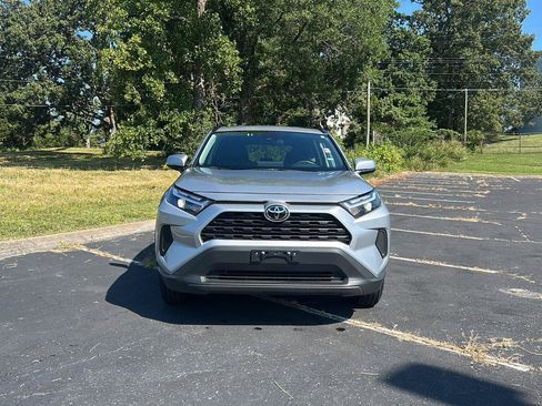 Used 2025 Toyota RAV4 XLE AWD/4WD image 12