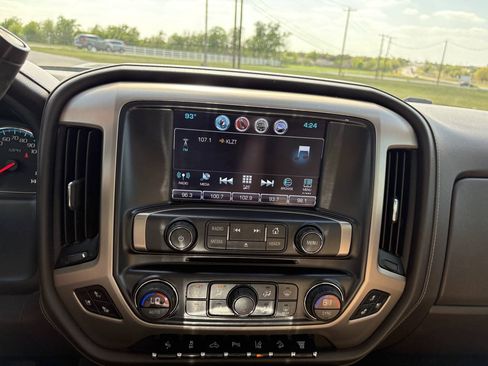 Used 2019 GMC Sierra 2500 Denali w/ Duramax Plus Package AWD/4WD image 19
