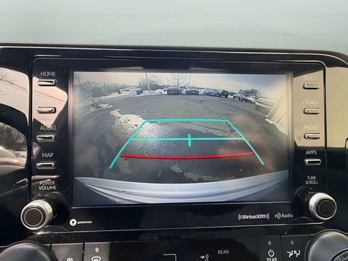 Used 2021 Toyota Highlander XLE image 22