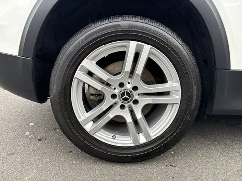 Used 2022 Mercedes-Benz GLB 250 4MATIC image 11