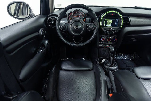 Used 2016 MINI Cooper 4-Door Hardtop FWD image 3