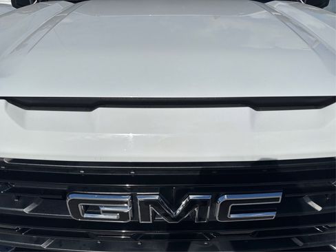 Used 2024 GMC Sierra 1500 Elevation w/ LPO, Elevation Black Package image 13