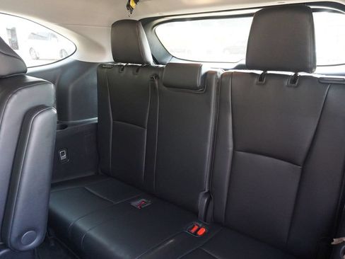 Used 2023 Toyota Highlander XLE FWD image 18