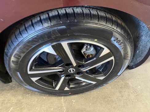 Used 2024 Nissan Sentra SV FWD image 11