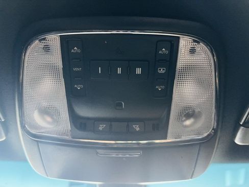 Used 2022 Chrysler 300 S RWD image 39