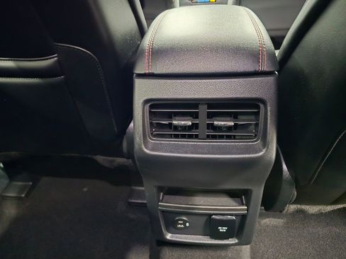 Used 2022 Ford Edge ST-Line image 32