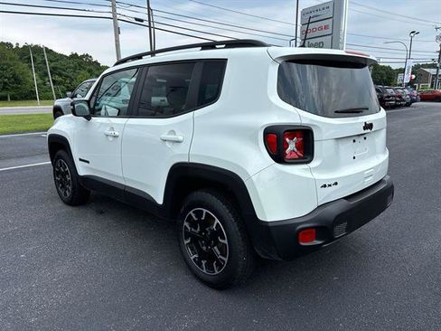 Used 2023 Jeep Renegade Latitude w/ Sun/Sound Group AWD/4WD image 5