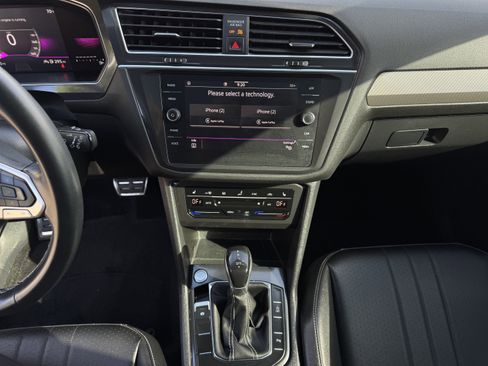 Used 2023 Volkswagen Tiguan SE R-Line image 19