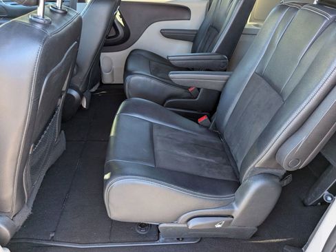 Used 2019 Dodge Grand Caravan SXT image 24