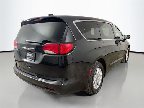Used 2022 Chrysler Voyager LX image 13