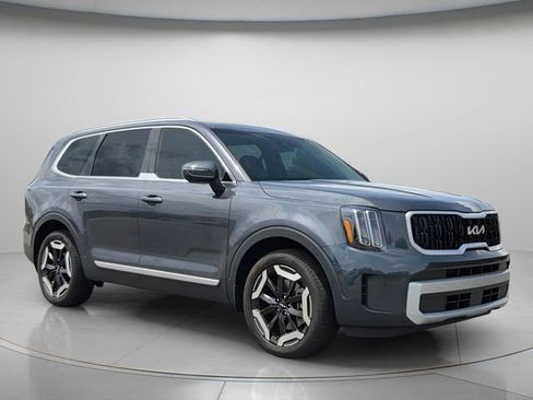 Used 2024 Kia Telluride EX w/ EX Captain's Chair Package FWD image 8