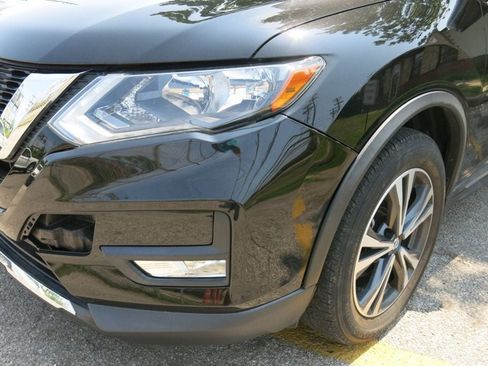 Used 2018 Nissan Rogue SL FWD image 38
