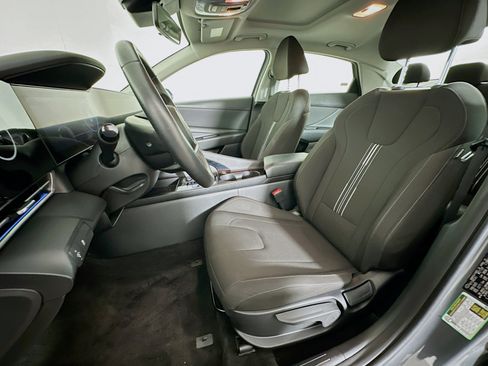 Used 2025 Hyundai Elantra SEL image 13