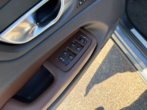 Used 2023 Volvo XC60 B5 Plus w/ Protection Package Premier image 13