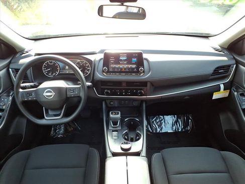 Used 2025 Nissan Rogue S image 14