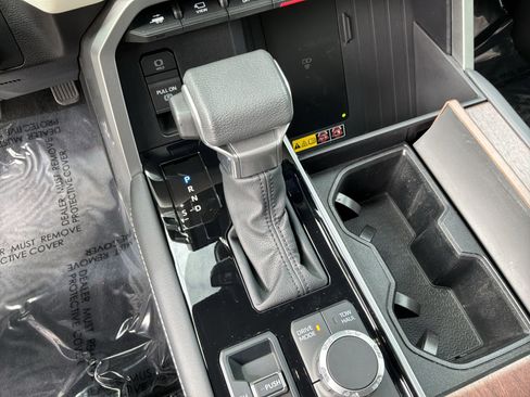 Used 2025 Toyota Sequoia Capstone AWD/4WD image 26