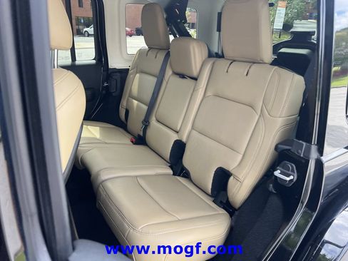 Used 2019 Jeep Wrangler Unlimited Rubicon w/ Dual Top Group AWD/4WD image 19
