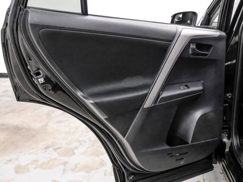 Used 2017 Toyota RAV4 LE FWD image 40