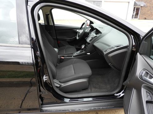 Used 2018 Ford Focus SE FWD image 30