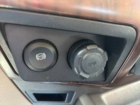 Used 2016 Ford F250 Lariat w/ Lariat Ultimate Package AWD/4WD image 36