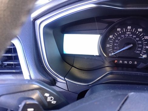 Used 2018 Ford Fusion SE w/ Fusion SE Technology Package image 3