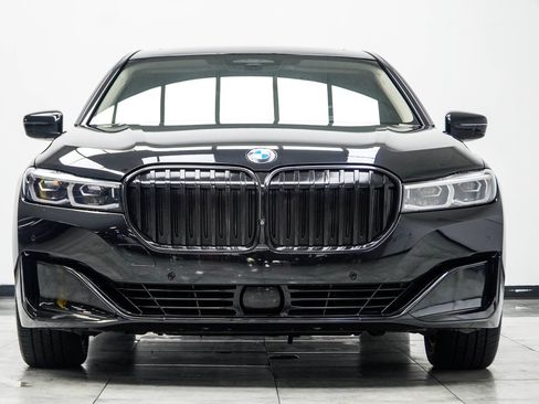 Used 2022 BMW 750i xDrive w/ Luxury Rear Seating Package AWD/4WD image 9