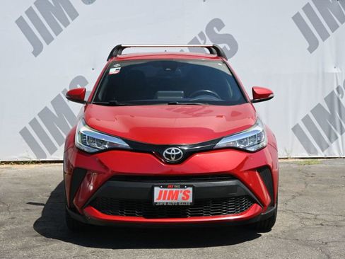 Used 2020 Toyota C-HR XLE FWD image 2