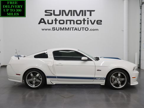Used 2011 Ford Mustang GT Premium RWD image 1