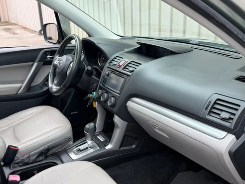 Used 2015 Subaru Forester 2.5i Limited AWD/4WD image 12