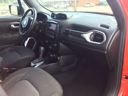 Used 2021 Jeep Renegade Latitude image 14