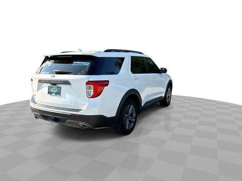 Used 2022 Ford Explorer XLT w/ Equipment Group 202A image 9