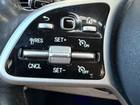 Used 2020 Mercedes-Benz GLE 350 w/ Premium Package image 21