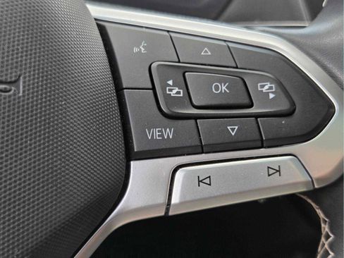 Used 2022 Volkswagen Tiguan SE w/ Panoramic Sunroof Package FWD image 30