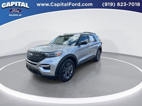 Certified 2022 Ford Explorer XLT w/ Equipment Group 202A image 4