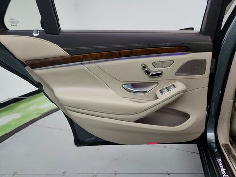 Used 2016 Mercedes-Benz S 550 Sedan image 25