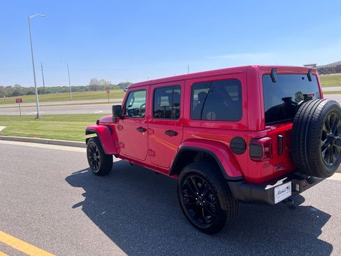 Certified 2025 Jeep Wrangler Unlimited Sahara w/ Safety Group AWD/4WD image 13
