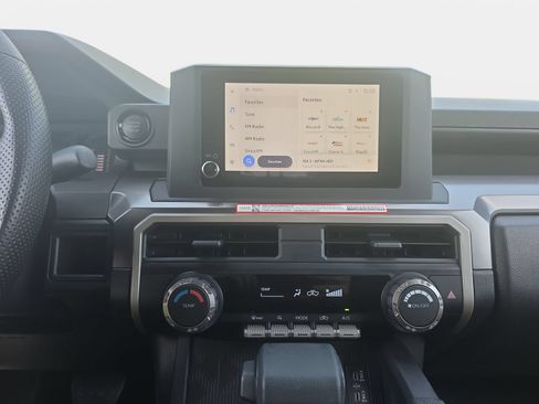 Used 2025 Toyota Tacoma SR5 AWD/4WD image 20